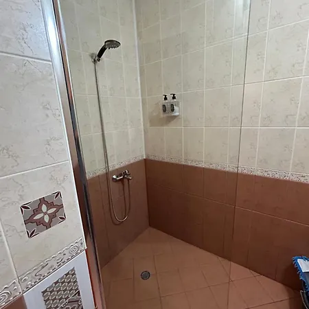 Nice, Spacious And Cozy Apartment *